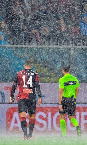Napoli fights back to beat Genoa 2-1 and stay close to Juve